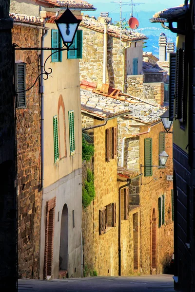 Narrow Street Historic Center Montalcino Town Val Orcia Tuscany Italy — стоковое фото