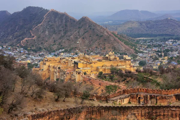 Amber Fort Και Αμυντικά Τείχη Φρουρίου Τζαϊγκαρ Στο Ρατζαστάν Ινδία — Φωτογραφία Αρχείου