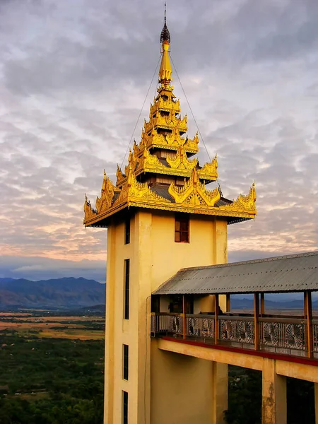 Wieża Winda Chodnik Sutaungpyei Pagoda Szczycie Wzgórza Mandalaj Mandalay Birma — Zdjęcie stockowe