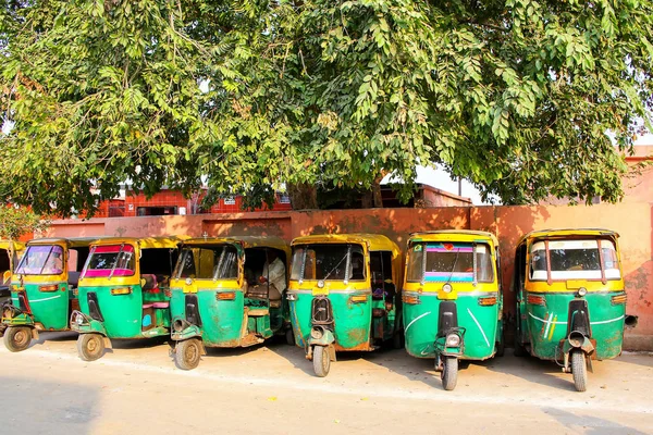 Tuk Tuks Garés Dans Quartier Taj Ganj Agra Uttar Pradesh — Photo