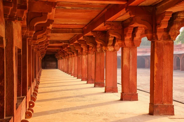 降低在法塔赫布尔西格里 印度北方邦的 Haramsara 法塔赫布尔西格里是的印度莫卧儿王朝建筑保存完好的最好例子之一 — 图库照片