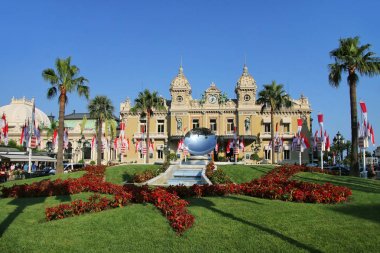 Bahçe Monako'daki Monte Carlo Casino manzaralı. Monte Carlo Casino kumar ve eğlence karmaşık olduğunu.