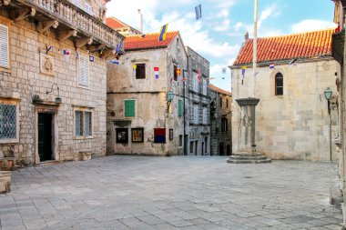 Korcula eski şehirde, Hırvatistan kare. Bir tarihi müstahkem Korcula Island Korcula korunan doğu kıyısında merkezidir