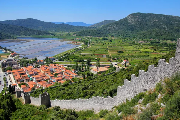 View Pof Ston Town Its Defensive Walls Peljesac Peninsula Croatia — Stock Photo, Image