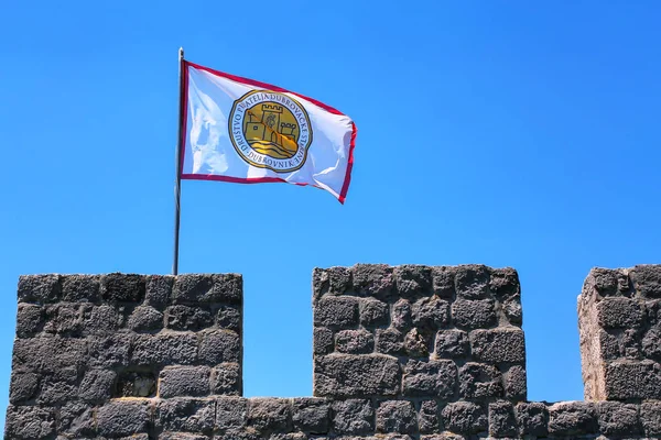 Society Friends Dubrovnik Flag Flying Top Defensive Wall Ston Town — Stock Photo, Image