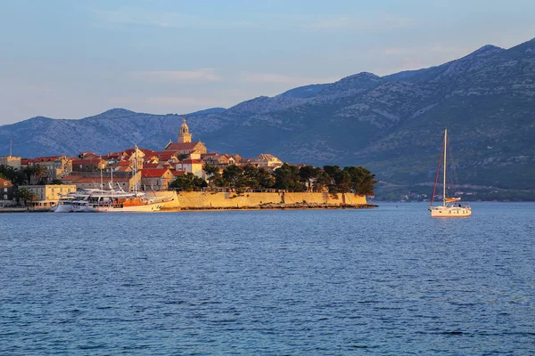 Stare Miasto Korcula Wczesnym Świcie Chorwacja Korcula Jest Historycznym Ufortyfikowanym — Zdjęcie stockowe