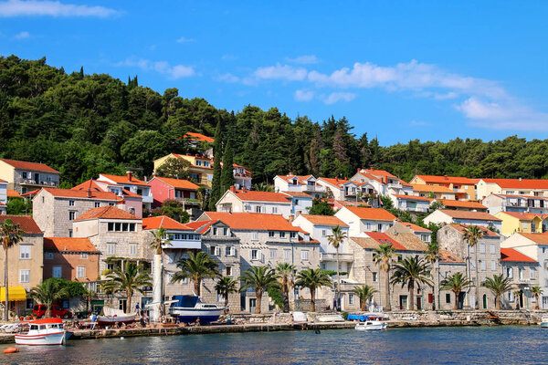 Набережная города Корчула, Хорватия. Корчула - исторический укрепленный город на защищенном восточном побережье острова Корчула

