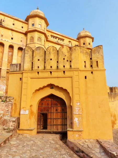 在拉贾斯坦邦 印度琥珀堡城门之一 琥珀堡是斋浦尔地区的主要旅游胜地 — 图库照片