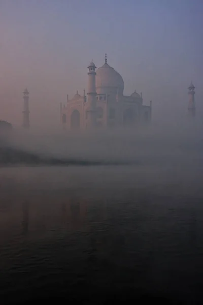 Taj Mahal Görüntüsü Sabah Sisi Agra Uttar Pradesh Hindistan Ile — Stok fotoğraf