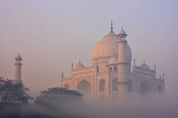 Vista Del Taj Mahal Niebla Mañana Temprano Agra Uttar Pradesh —  Fotos de Stock