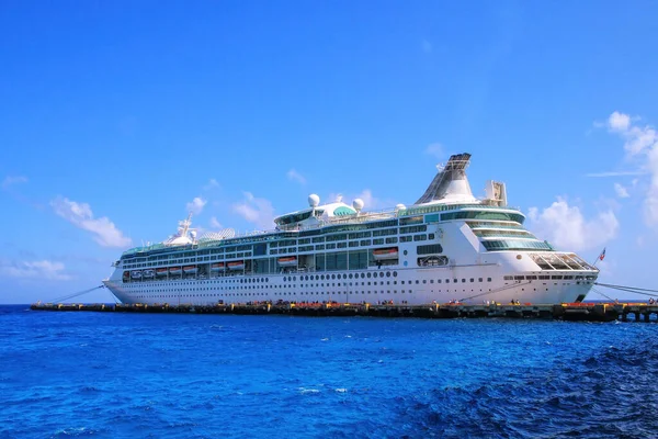 Cruiseschip Aangemeerd Bij Mahahual Dorp Costa Maya Mexico Mahahual Een — Stockfoto