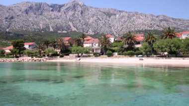 Hırvatistan 'ın Peljesac Yarımadası' ndaki Orebic kasabası. 1586 'da yerleşim alanındaki kaleyi restore eden ailenin adı verildi.