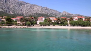 Hırvatistan 'ın Peljesac Yarımadası' ndaki Orebic kasabası. 1586 'da yerleşim alanındaki kaleyi restore eden ailenin adı verildi.
