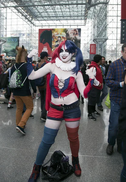 Person wearing Harley Quinn costume with others at NY Comic Con — Stock fotografie