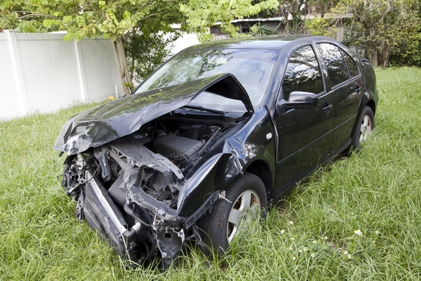 Car after an auto accident reveals damage — Stock Photo, Image