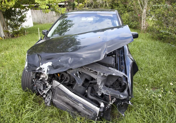 Car after an auto accident reveals damage — Stock Photo, Image