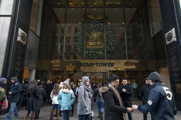 Pintu masuk menara Trump di NYC — Stok Foto