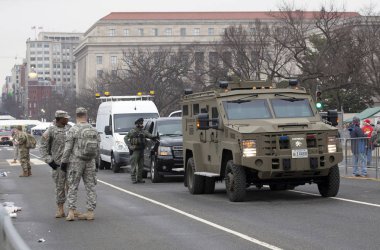 Askeri ve polis görevlisi Donald Trump açılışı sırasında