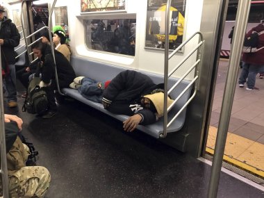 NYC metro trende Uyuyan adam