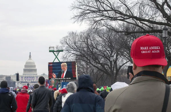 Man wear MAGA hat at Donald Trump Inauguration — Stock Photo, Image