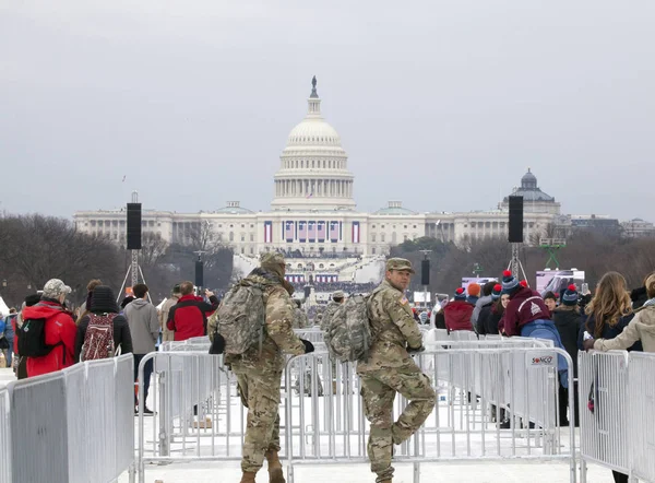Ulusal Muhafız erkekler Donald Trump açılışı sırasında görev — Stok fotoğraf