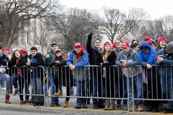 Pessoas que frequentam a Inauguração de Donald Trump — Fotografia de Stock