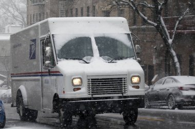 USPS kamyon kar fırtınası Bronx
