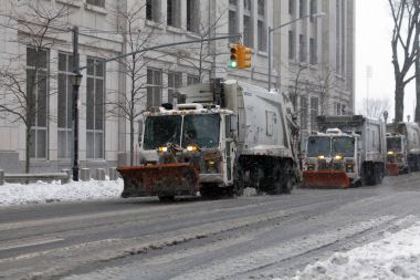 NYC sanitasyon Bronx çiftçilik karda kamyon