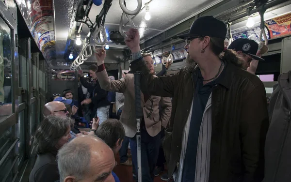 Yankee fans rida Low Voltage vintage tåget till stadion för bibehålls — Stockfoto