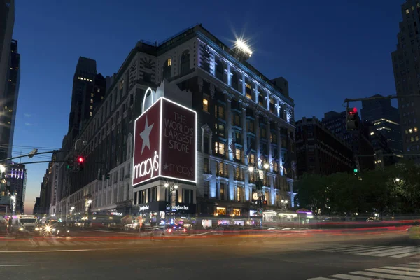 Utcára néző a Macy's áruház — Stock Fotó