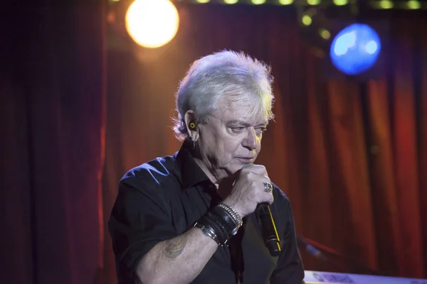 Lead singer Russell Hitchcock of Air Supply performs at B.B. Kin — Stock Photo, Image