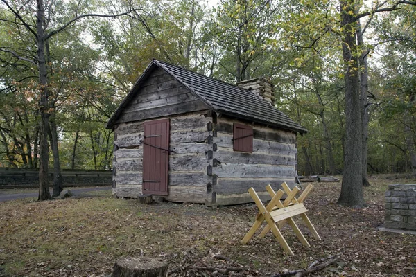 リー砦歴史公園に再建された独立戦争宿営地兵士小屋ニュージャージー州 — ストック写真