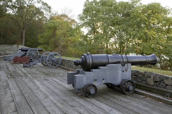 Батарея Пушек Установленных Историческом Лагере Революционеров Форт Нью Джерси — стоковое фото