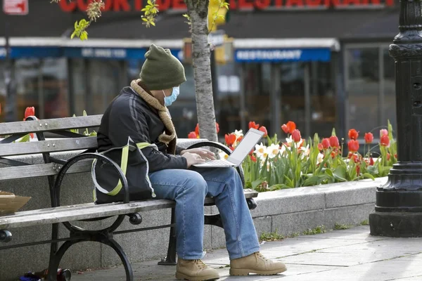 Bronx Nueva York Estados Unidos Abril 2020 Hombre Que Usa —  Fotos de Stock