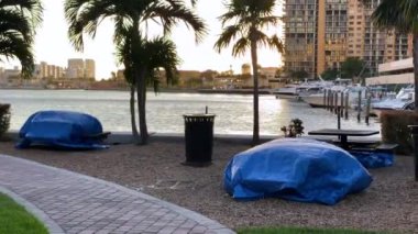Coronavirus Covid-19 Virüs Salgını Kapanış Masası (Barbekü Bölgesi). Miami, Florida, ABD.