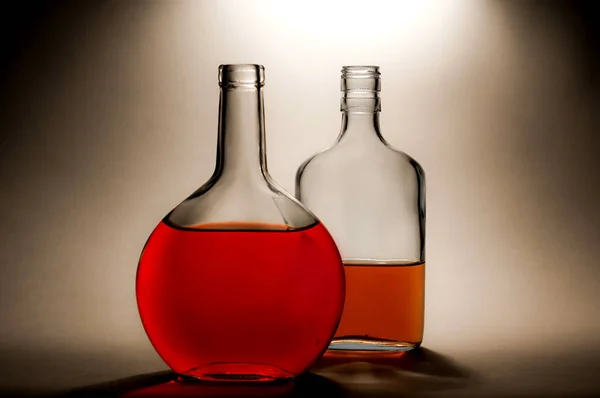 Flaskor Drycker Vätskor Bakgrundsbelysningen — Stockfoto