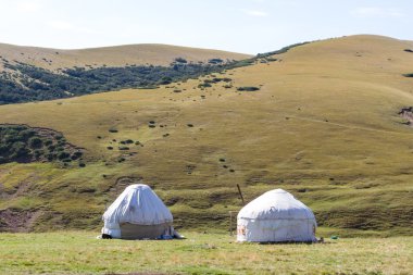 Kazakistan dağlarında yurt