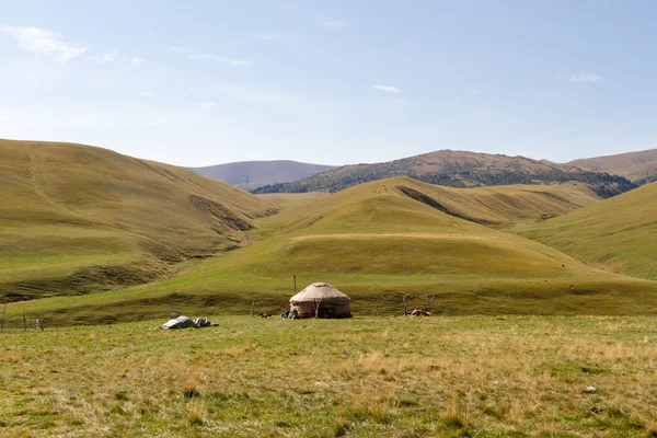 dağlarda bir mera yurt