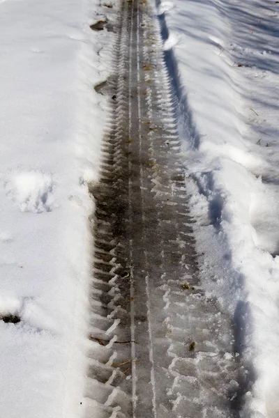 Carro de trilha na neve — Fotografia de Stock