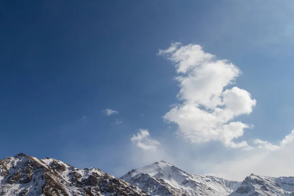 Kazakistan dağlarda manzara — Stok fotoğraf