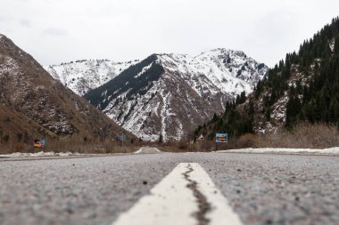 asfalt yol Dağları