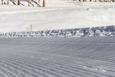 snowcat üzerinde iz parça kenarında