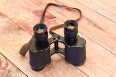 Sovyetler Birliği'nin ordusu için eski askeri dürbün