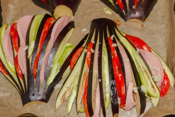 Berinjelas Recheadas Com Legumes Uma Assadeira — Fotografia de Stock