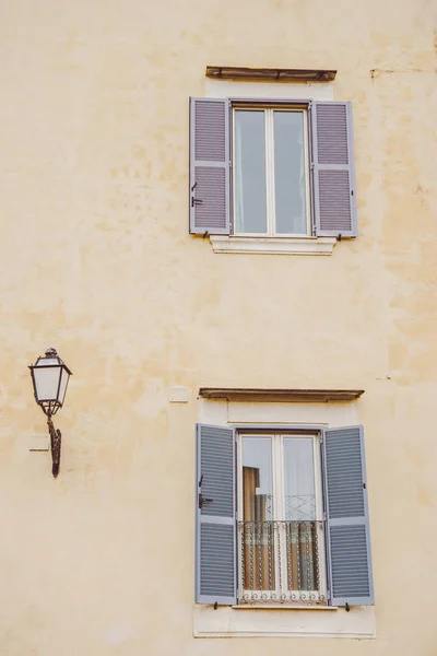 Open shutters — Stock Photo, Image