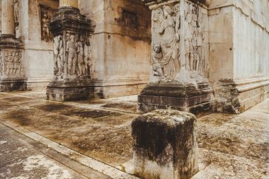 yakın çekim shot eski Arch Konstantin, Roma, İtalya