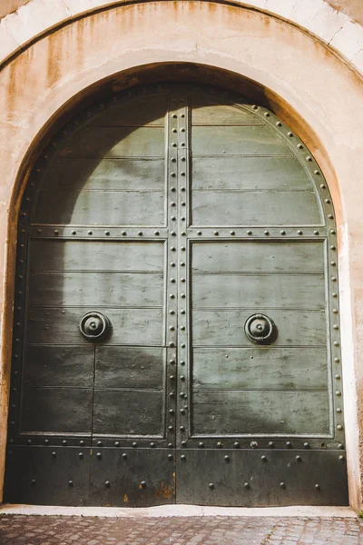 Doors — Free Stock Photo