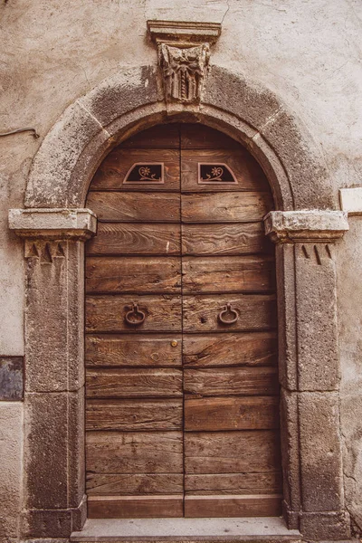 Portas de madeira — Fotografia de Stock