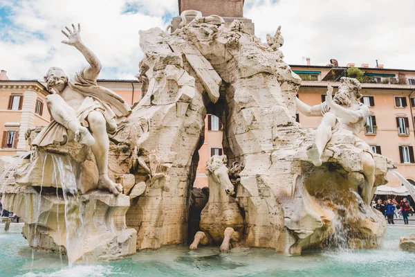 Fontana di quattro fiumi — Foto stock