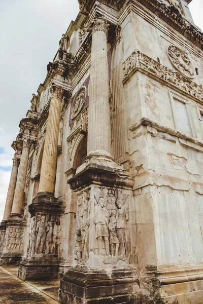 Triumphal arch — Stock Photo